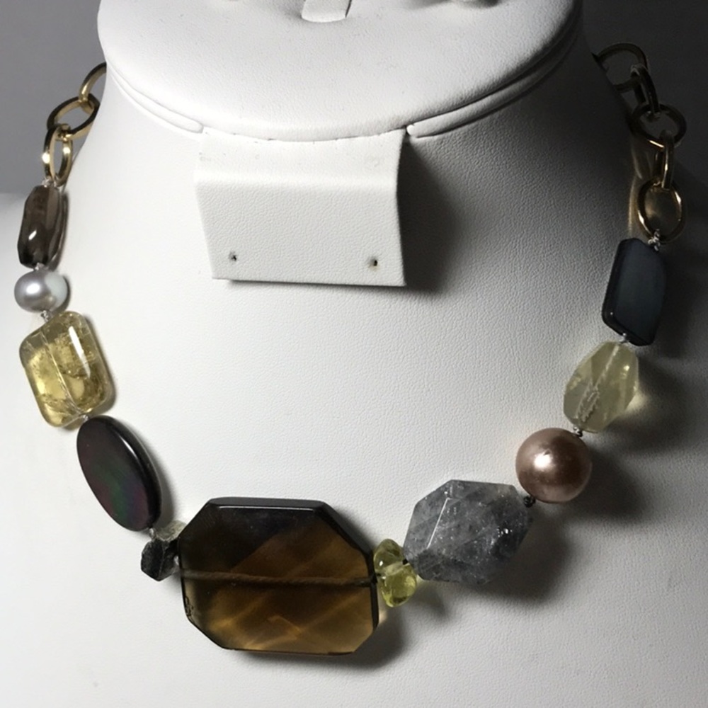 AV Max necklace, gold tone, glass beads